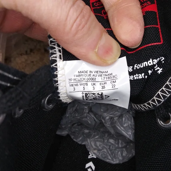 Converse Keith Haring 2021 Unisex Dancing Figures Black, Red/White Chuck Taylors - Picture 5 of 11